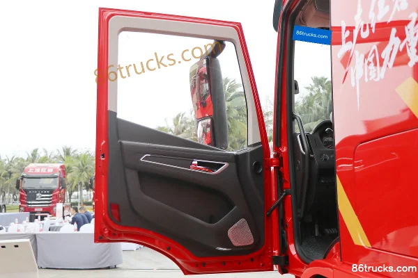 SAIC Hongyan JieBao H6 240hp 4X2(6 wheels) 6.5m Stake Truck (China VI) Cab (1) | 86Trucks