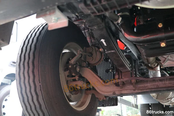 SAIC Hongyan JieBao H6 240hp 4X2(6 wheels) 6.5m Stake Truck (China VI) Chassis (3) | 86Trucks