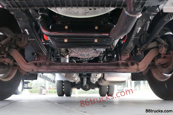 SAIC Hongyan JieBao H6 240hp 4X2(6 wheels) 6.5m Stake Truck (China VI) Chassis (1) | 86Trucks