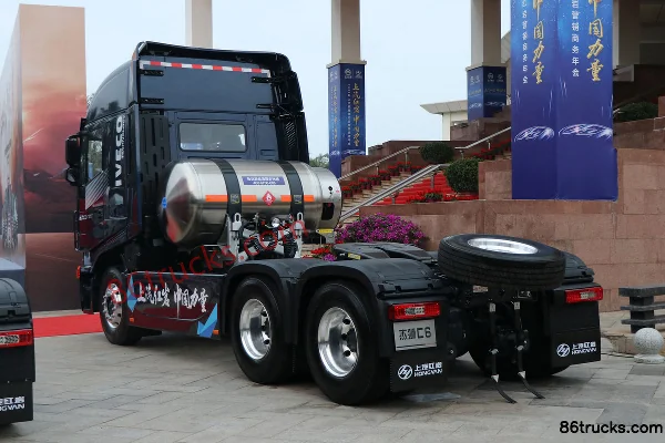 SAIC Hongyan GenlyonC6 poids lourd 440 ch 6X4(10 roues) LNG AMT automatique tracteur routier (China VI) Extérieur (2) | 86Trucks