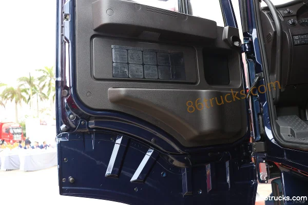 SAIC Hongyan GenlyonC6 poids lourd 440 ch 6X4(10 roues) LNG AMT automatique tracteur routier (China VI) Cabine (3) | 86Trucks