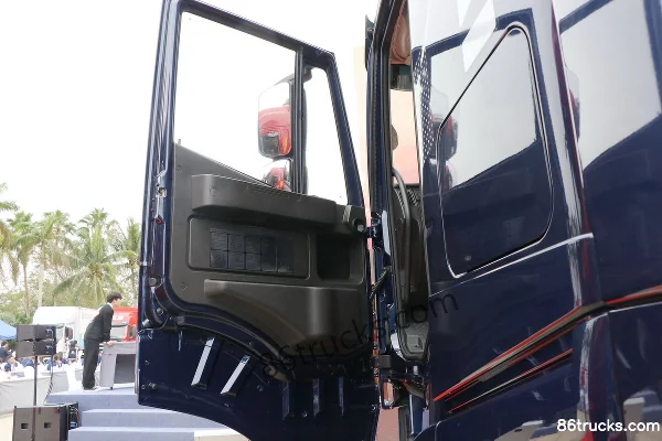 SAIC Hongyan GenlyonC6 poids lourd 440 ch 6X4(10 roues) LNG AMT automatique tracteur routier (China VI) Cabine (1) | 86Trucks