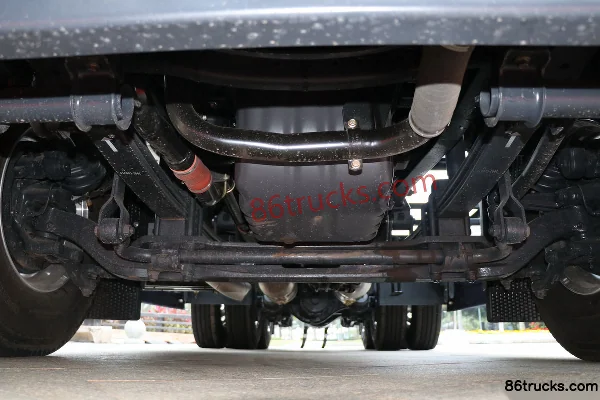 SAIC Hongyan GenlyonC6 poids lourd 440 ch 6X4(10 roues) LNG AMT automatique tracteur routier (China VI) Châssis (1) | 86Trucks