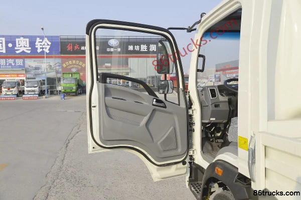 Sinotruk HOWO Dream Classic 110 hp 4X2(6 wheels) 3.65m single-row flatbed light truck Cab (1) | 86Trucks