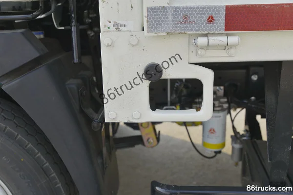 Sinotruk HOWO Dream Classic 110 hp 4X2(6 wheels) 3.65m single-row flatbed light truck Body (3) | 86Trucks