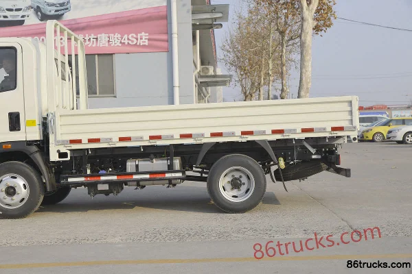 Sinotruk HOWO Dream Classic 110 hp 4X2(6 wheels) 3.65m single-row flatbed light truck Body (2) | 86Trucks