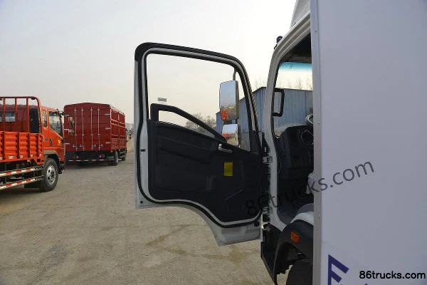 Sinotruk HOWO Wang 160 ch 4X2(6 roues) camion frigorifique 4,1 m Cabine (1) | 86Trucks