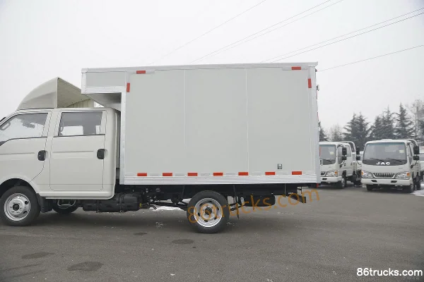 JAC Kaida X6 1.5L 113hp 4X2(6 wheels) 2.97m double-row van micro truck (China VI) Body (3) | 86Trucks