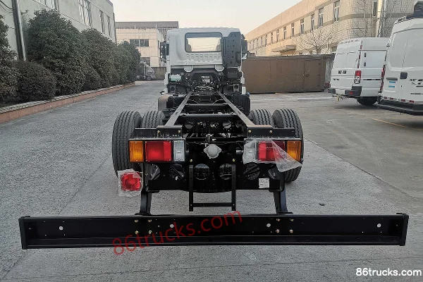 Qingling Isuzu Mega 205 hp 4X2(6 wheels) 6.65m Flatbed Cargo Truck Exterior (3) | 86Trucks