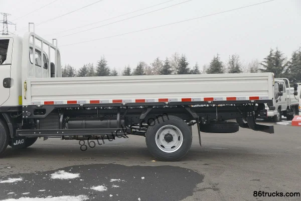 JAC Kangling K5 Comfort 120 hp 4X2(6 wheels) 3.8m Single Row Flatbed Light Truck Body (2) | 86Trucks