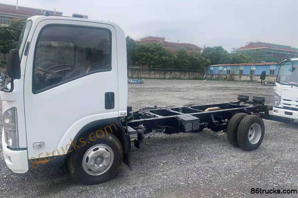 Qingling Isuzu KV600 120 hp 4X2(6 wheels) 5.175m Single Row Flatbed Light Truck Exterior (3) | 86Trucks