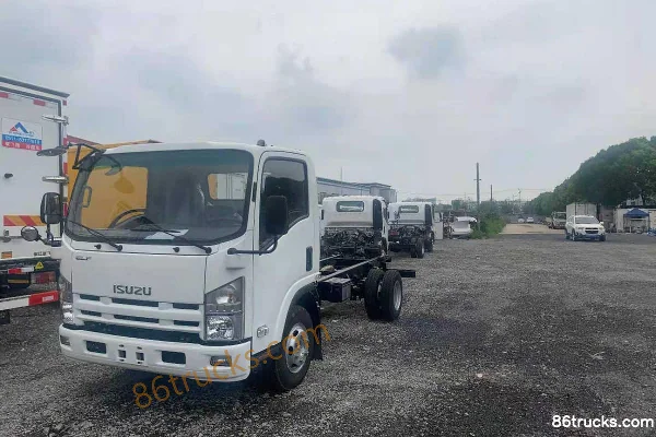 Qingling Isuzu KV600 120 hp 4X2(6 wheels) 5.175m Single Row Flatbed Light Truck Exterior (2) | 86Trucks
