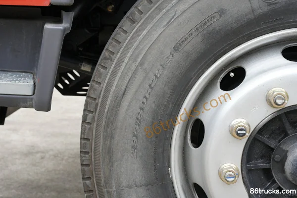 FAW Jiefang Qingdao Long V 220hp 6X2(8 wheels) 5.2m dump truck Chassis (3) | 86Trucks