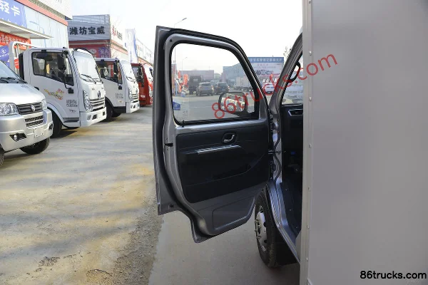 Dongfeng T3 (formerly Xiaobawang W) 1.5L 113hp 4X2(6 wheels) 3.7m single row box truck (China VI) Cab (1) | 86Trucks