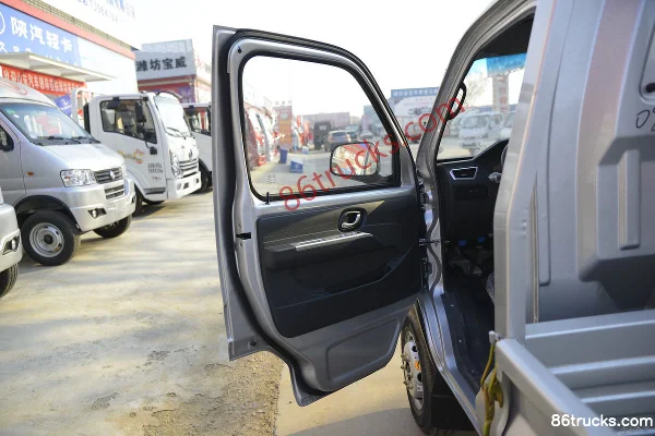 Dongfeng T3 (formerly Xiaobawang W) 1.5L 113hp 4X2(6 wheels) 3.7m Single Row Flatbed Light Truck (China VI) Cab (1) | 86Trucks