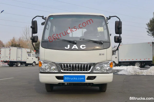 JAC Kangling 31 68 ch 4X2(6 roues) camion léger plateau à ridelles cabine double 3,05 m Extérieur (2) | 86Trucks