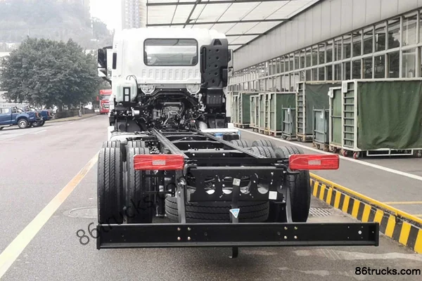 Qingling FVZ Heavy Truck 301 hp 6X4(10 wheels) 9.6m Flatbed Cargo Truck Exterior (2) | 86Trucks