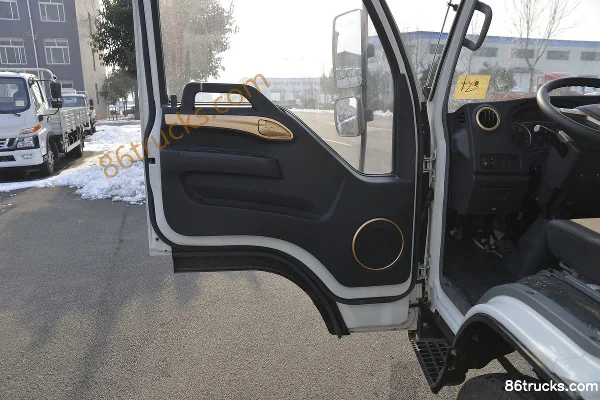 JAC Kangling J5 Luxury Edition 152hp 4X2(6 wheels) 4.15m single-row van light truck (China VI) Cab (2) | 86Trucks