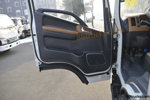 JAC Junling A8 170 hp 4X2(6 wheels) 4.18m single-row railing-side cargo truck (China VI) Cab (2) | 86Trucks