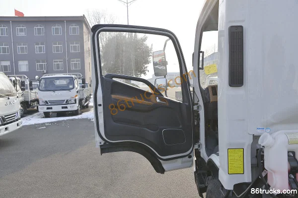 JAC Junling A8 170 hp 4X2(6 wheels) 4.18m single-row railing-side cargo truck (China VI) Cab (1) | 86Trucks
