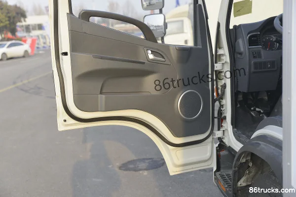 JAC Junling V6 156 ch 4X2(6 roues) camion frigorifique 3,7 m Cabine (2) | 86Trucks