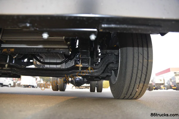 JAC Junling V7 154 hp 4X2(6 wheels) 5.53 m single-row stake truck Chassis (3) | 86Trucks