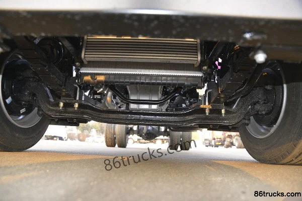 JAC Junling V7 154 hp 4X2(6 wheels) 5.53 m single-row stake truck Chassis (1) | 86Trucks