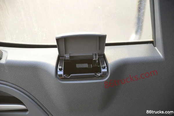 JAC Junling V6 120hp 4X2(6 wheels) 4.18m single-row van light truck Cab (2) | 86Trucks