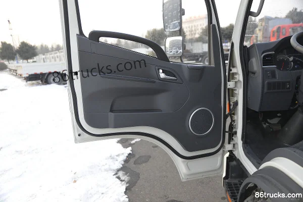 JAC Junling V6 152 hp 4X2(6 wheels) 4.015 m refrigerated truck (6-speed) Cab (2) | 86Trucks