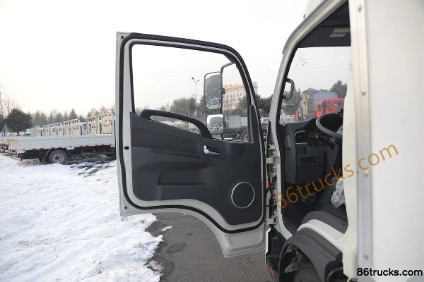 JAC Junling V6 152 hp 4X2(6 wheels) 4.015 m refrigerated truck (6-speed) Cab (1) | 86Trucks
