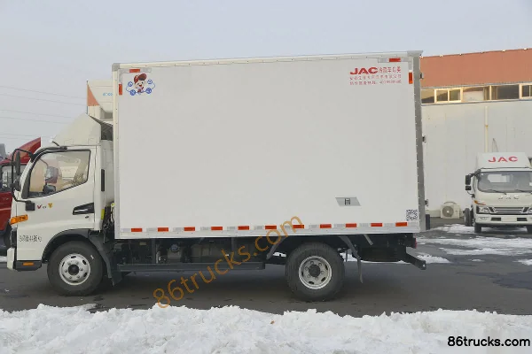JAC Junling V6 152 hp 4X2(6 wheels) 4.015 m refrigerated truck (6-speed) Body (3) | 86Trucks