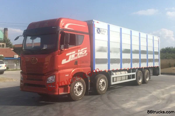 FAW Jiefang Qingdao JH6 460hp 8X4(12 wheels) 9.6m livestock transport truck (piglet carrier) Exterior