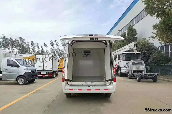 Foton Commercial Vehicle Fengjing G9 129hp 4X2(6 wheels) Refrigerated Truck (Chengliwei Brand) Exterior (3) | 86Trucks