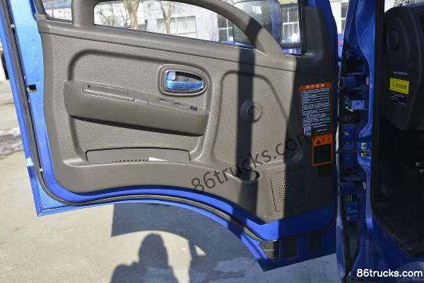 Feidi D2 Series 95 hp 4X2(6 wheels) 4.17m Single Row Flatbed Light Truck Cab (2) | 86Trucks