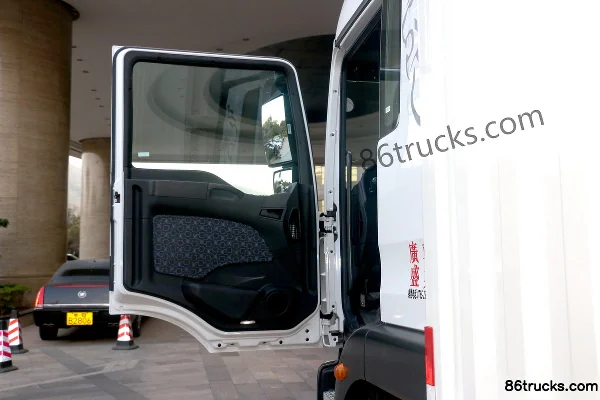 Sinotruk Sitrak G5 Heavy Truck 250 hp 4X2(6 wheels) 9.92m Van Cargo Truck (China VI) Cab (1) | 86Trucks