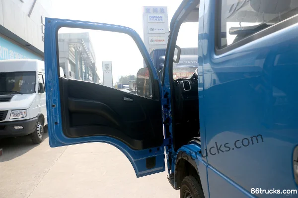 Yuejin Fuxing S80 95hp 4X2(6 wheels) 3.05m double-row flatbed mini truck (China VI) Cab (1) | 86Trucks