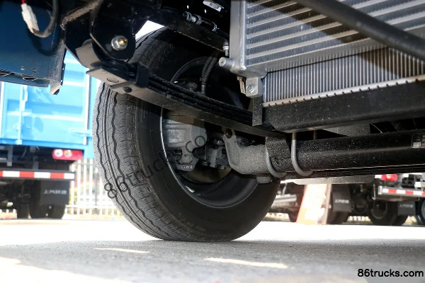Yuejin Fuxing S80 95hp 4X2(6 wheels) 3.05m double-row flatbed mini truck (China VI) Chassis (2) | 86Trucks