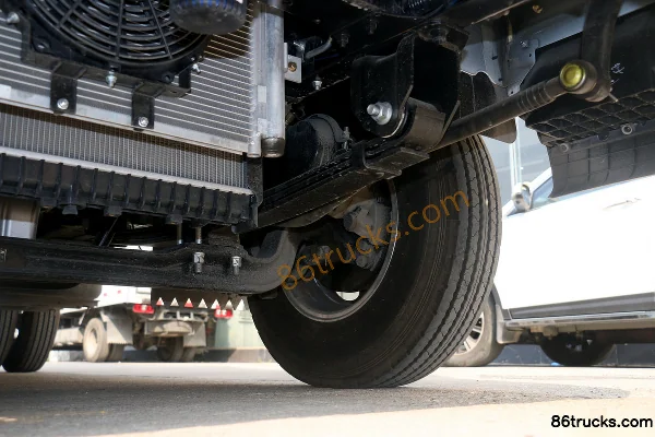 Yuejin Chaoyun H300 150 hp 4X2(6 wheels) 4.17m single-row van light truck (China VI) Chassis (3) | 86Trucks