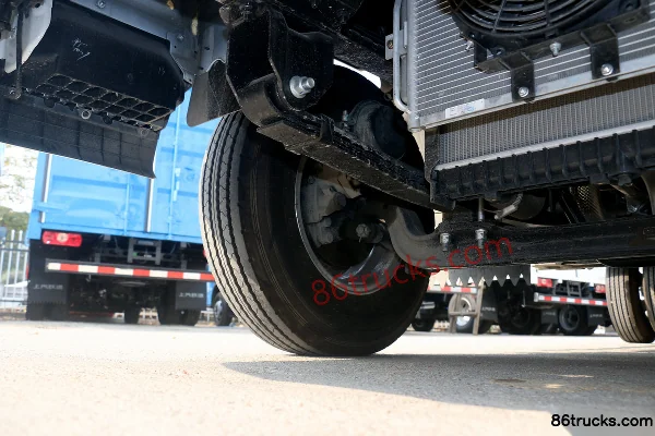 Yuejin Chaoyun H300 150 hp 4X2(6 wheels) 4.17m single-row van light truck (China VI) Chassis (2) | 86Trucks