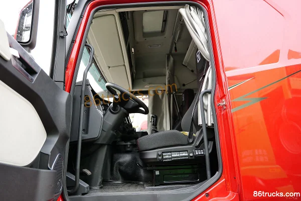 XCMG Hanfeng P7 430 hp 6X4(10 wheels) Tractor Truck (China VI) Cab (3) | 86Trucks
