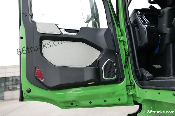 XCMG Hanfeng P7 Composite 375 hp 8X4(12 wheels) 5.8m dump garbage truck (China VI) Cab (1) | 86Trucks