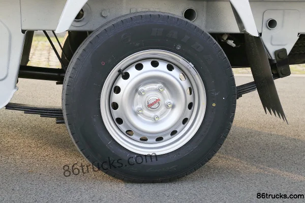 Jinbei Xinka S52 version standard 123 ch 4X2(6 roues) essence camion plateau double cabine 2,55 m (China VI) Châssis (2) | 86Trucks