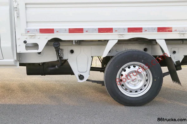 Jinbei Xinka S52 version standard 123 ch 4X2(6 roues) essence camion plateau double cabine 2,55 m (China VI) Châssis (1) | 86Trucks