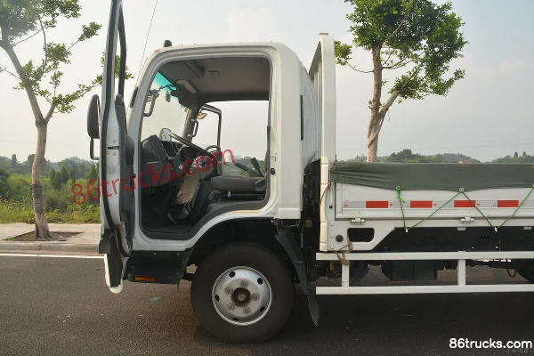 Qingling Isuzu K600 120 hp 4X2(6 wheels) 4.205m Single Row Flatbed Light Truck Cab (1) | 86Trucks