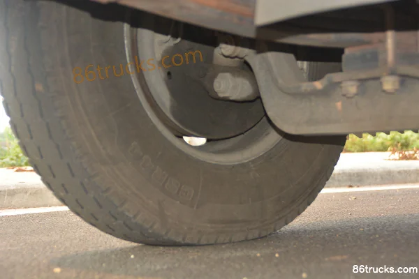 Qingling Isuzu K600 120 hp 4X2(6 wheels) 4.205m Single Row Flatbed Light Truck Chassis (2) | 86Trucks