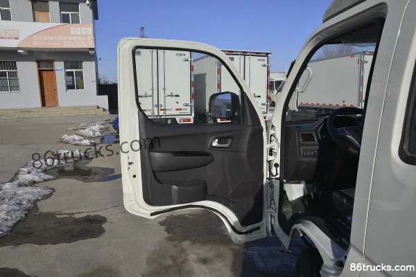 Foton Xiangling M2 Luxe 1.6L 122 ch 4X2(6 roues) essence 3,3 m cabine avancée fourgon à toit ouvrant micro camion (1) | 86Trucks