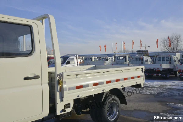 Foton Xiangling M1 Comfort 1.6L 122hp 4X2(6 wheels) Gasoline 2.55m Double Row Flatbed Mini Truck Body (1) | 86Trucks