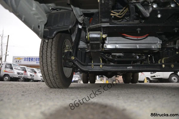 Dongfeng Xiaobawang W17 102 hp 4X2(6 wheels) 3.51m Single Row Flatbed Micro Truck (Wide Track) Chassis (2) | 86Trucks