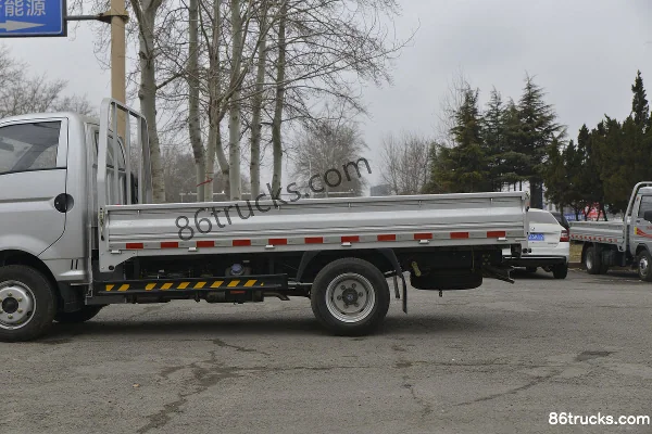 Dongfeng Xiaobawang W17 102 hp 4X2(6 wheels) 3.51m Single Row Flatbed Micro Truck (Wide Track) Body (2) | 86Trucks