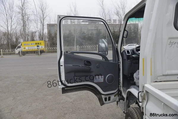 Dongfeng Xiaobawang W15 1.5L 113 hp 4X2(6 wheels) 3.35m Single Row Flatbed Light Truck (China VI) Cab (1) | 86Trucks